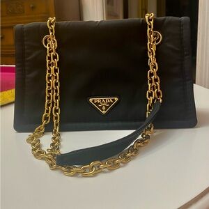 PRADA BLACK HANDBAG WITH GOLD CHAIN